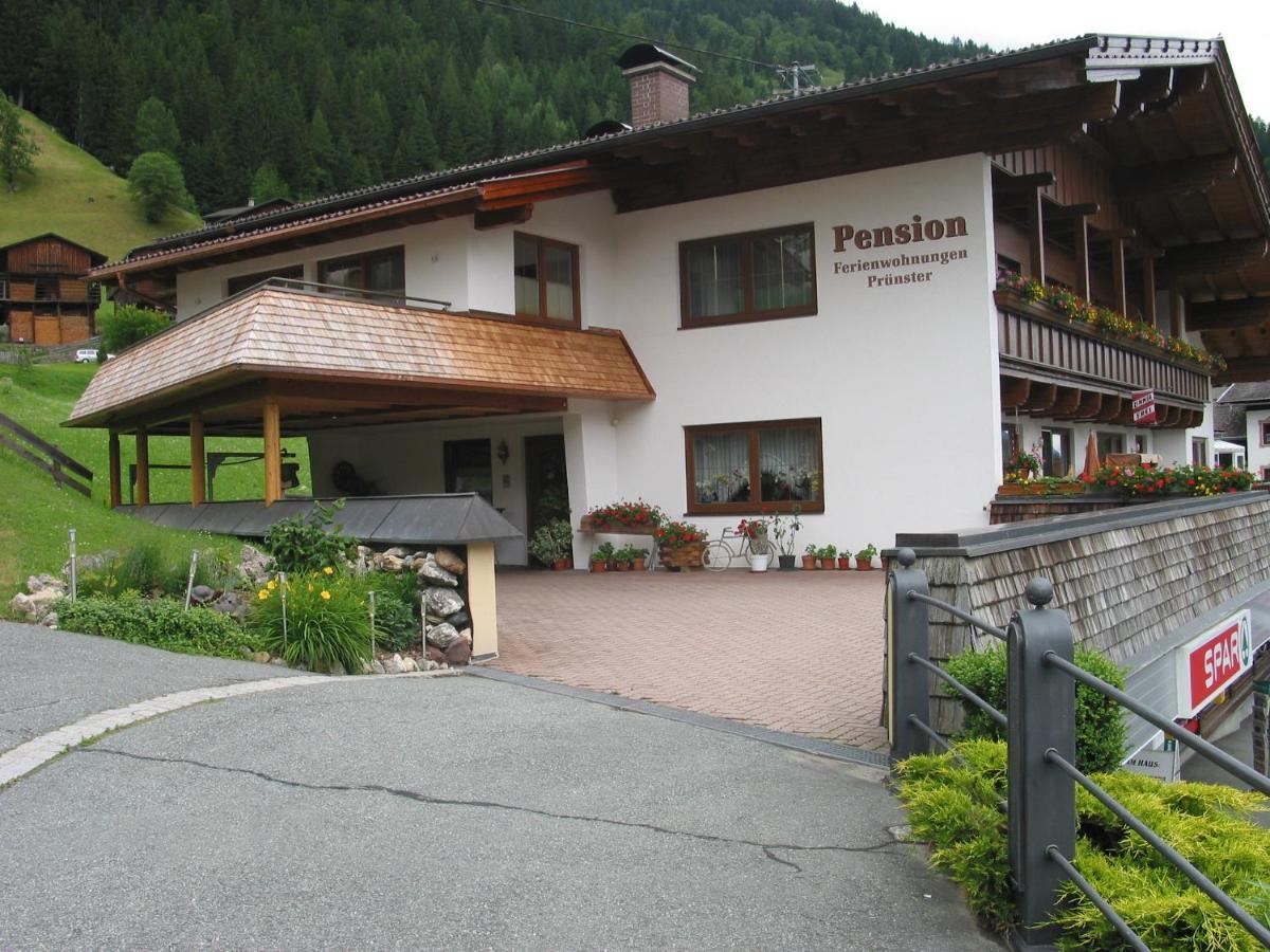 Ferienwohnungen Pension Pruenster Maria Luggau Exterior photo