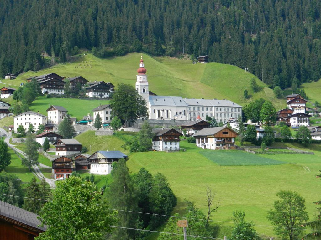 Ferienwohnungen Pension Pruenster Maria Luggau Exterior photo